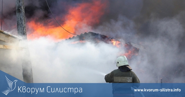 700 кв.м покрив изгоряха при пожар в птицеферма
