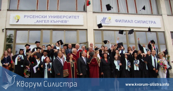 Студентските такси падат още през тази академична година