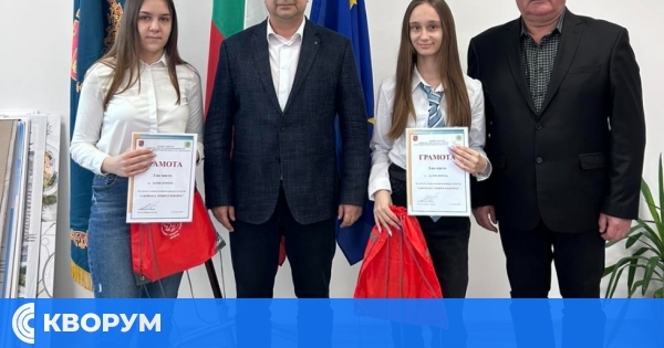 Кметът на Силистра награди победителите в конкурс за постер