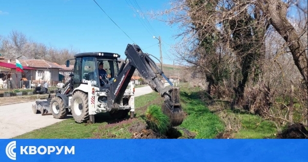 Дере в село Слатина е почистено от екип на общинско предприятие