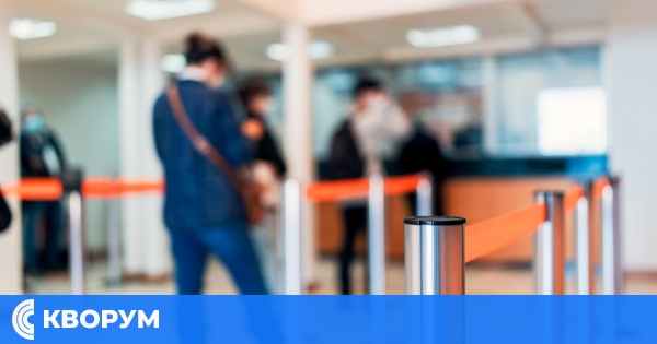 Шест банки вдигат таксите на гише