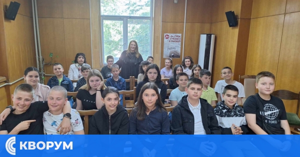 Магистрати от Силистренски районен съд и ученици от ПМГ заедно срещу агресията