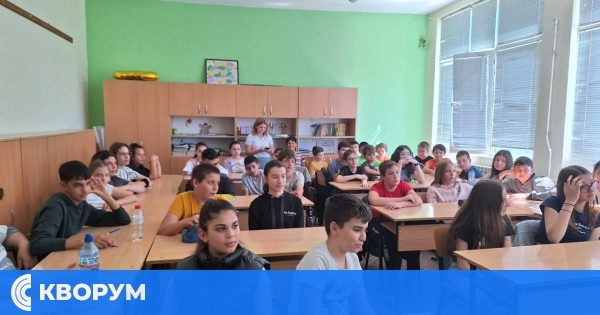 Гости на "Походът на книгата" в ОУ "Христо Ботев": Приказки и вълшебни моменти
