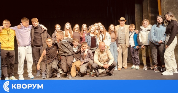 "Бай Ганьо" предпразнично: Ученици от Силистра се срещнаха с емблематичния герой