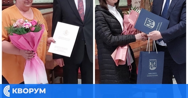 Наградиха студентки от филиала на РУ в Силистра с отличен успех