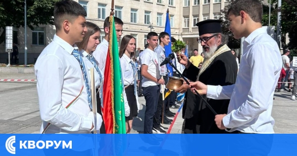 15 знамена на образователни институции в Силистра бяха тържествено осветени