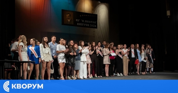 С много емоции Езикова гимназия изпрати своите абитуриенти