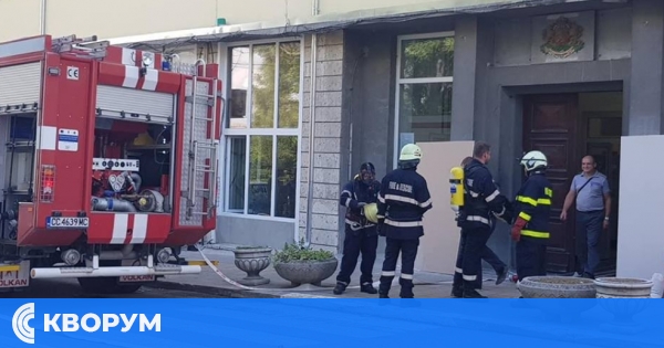 Късо съединение подпали стопанска постройка във Варненци