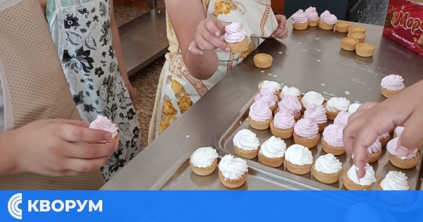 Деца от с. Коларово се учат на кулинарно майсторство в местното читалище