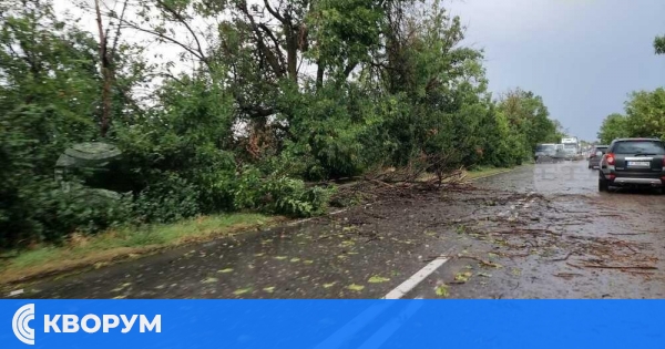 Движението по пътя Русе – Бяла е затруднено след разразилата се буря