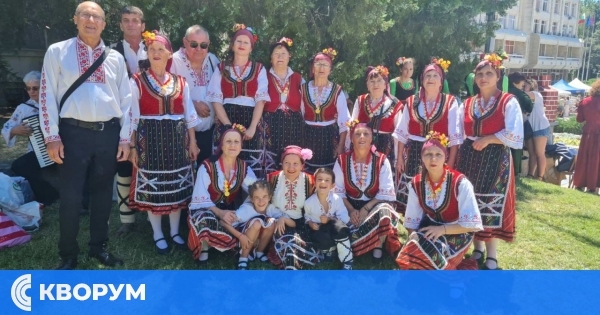 Самодейците от НЧ "Никола Вапцаров - 1940", с. Попина, се представиха блестящо на събора в Попово