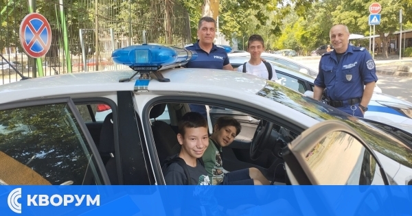 Скаутска група на гости на полицията в Силистра