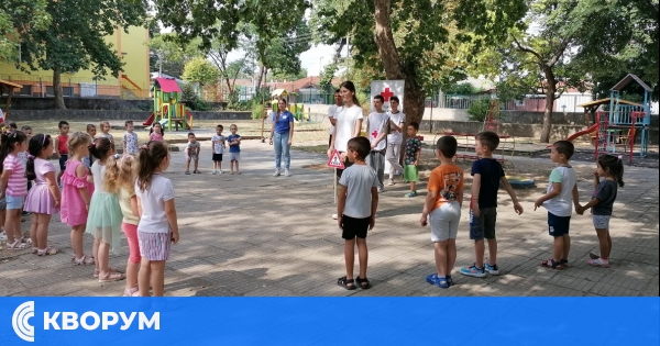 Младежите от БМЧК Силистра посетиха Детска градина "Добруджа"