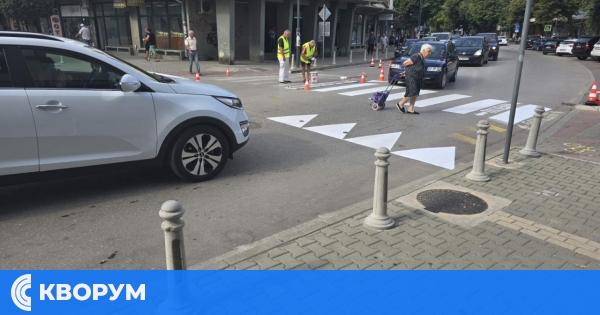 Продължава обновяването на пешеходните пътеки в "Синя Зона"