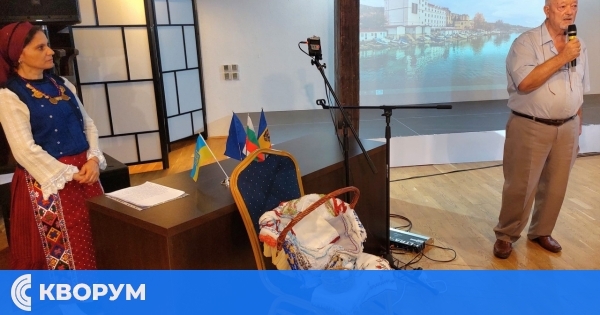 Българската идентичност в детайл: Етнолог от Силистра и майсторка от Калипетрово представят забрадка със сачак