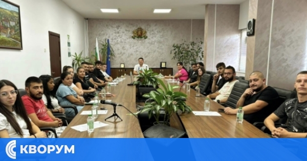 19 младежи започват работа в Община Главиница с първите си трудови договори