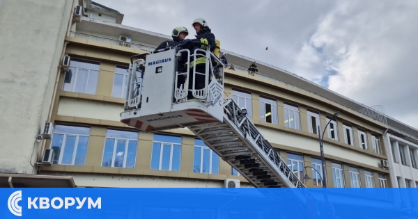 Пожарникари в Силистра спасиха възрастна жена в затворен апартамент на четвърти етаж