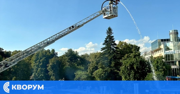 Демонстрация на пожарогасителна и спасителна техника в Силистра по случай празника на огнеборците