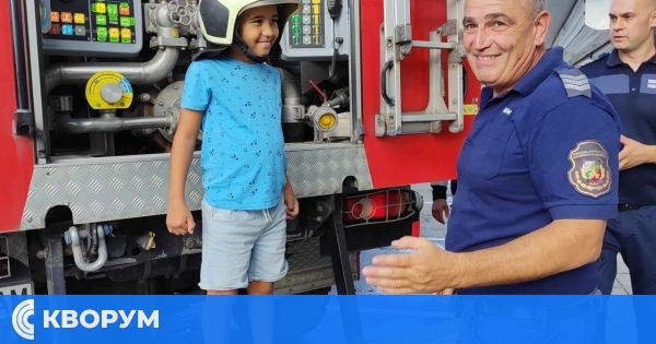 Демонстрация на силистренските огнеборци в чест на професионалния им празник