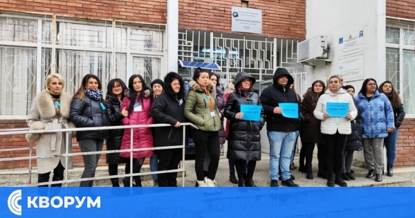 Вдигат заплатите на социалните работници със задна дата