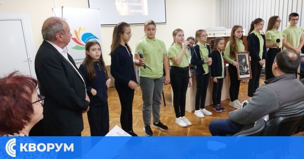 Литературна вечер в Силистра събра поети и ученици в чест на Деня на будителите