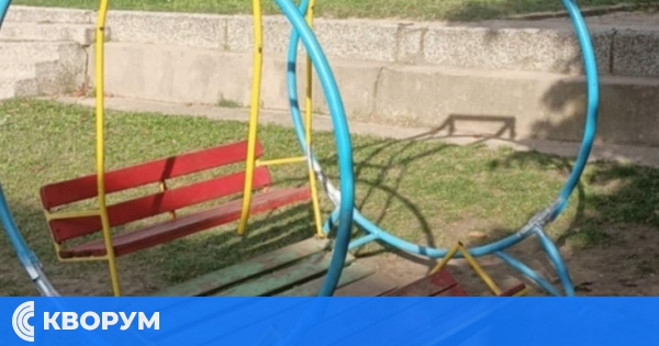 Вандализъм в детска градина "Мир" в Айдемир – люлка потрошена, виновниците установени