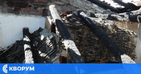 Пожар унищожи покрива на къща в Чернолик, причинена от отопителен уред