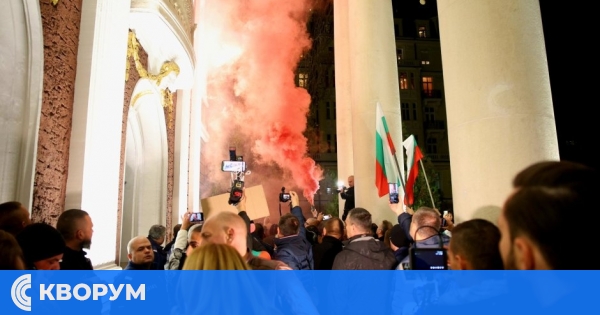 Директорът на театъра в Силистра: Протестите пред Народния театър показват упадъка на ценностите