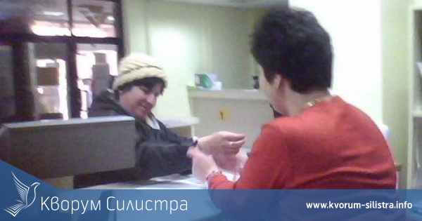 НАП Силистра посрещна с мартенички своите клиенти