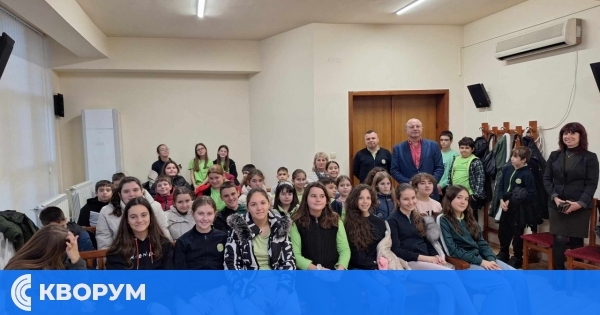 Ученици на Детско полицейско управление на посещение в Окръжния съд в Силистра