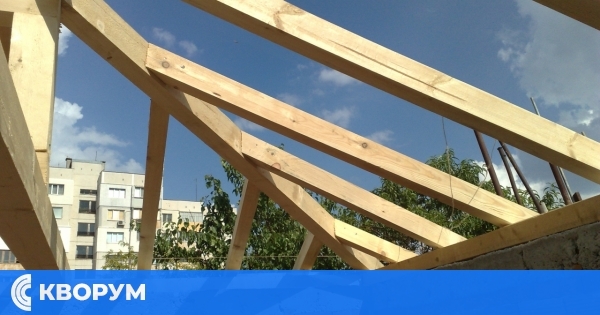 Мъж ще "лежи на топло" година и половина за измама с ремонт на покриви в Русе и Силистра