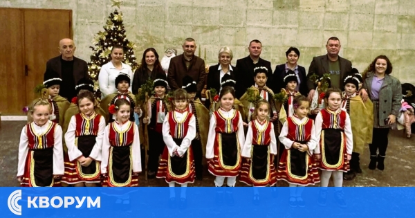 Коледна магия озари сградата на Община Дулово