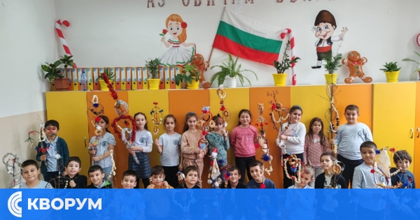 Коледна работилница в ОУ "Иван Вазов" събра ученици, родители и баби в духа на българската традиция
