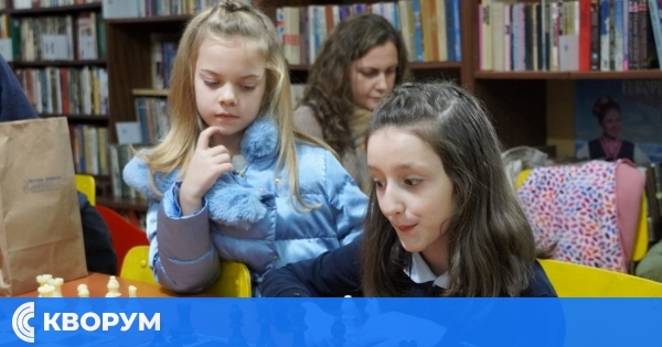 Коледен шахматен турнир в Силистра: Над 75 деца се включиха в състезанието