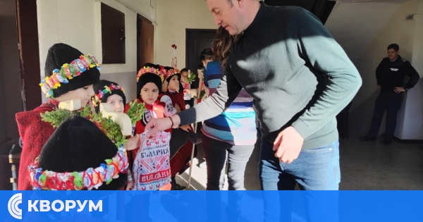 Коледарски поздрав към служителите на полицията в Силистра