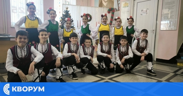 Малките танцьори от ОУ "Христо Смирненски" – Дулово с първа изява на коледния базар