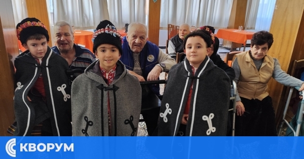 Малки коледари от ДГ "Иглика" внесоха топлина и радост в Дом за стари хора