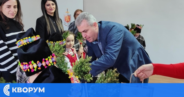 Коледари от ДГ "Радост" гостуваха на служителите в ОДМВР-Силистра