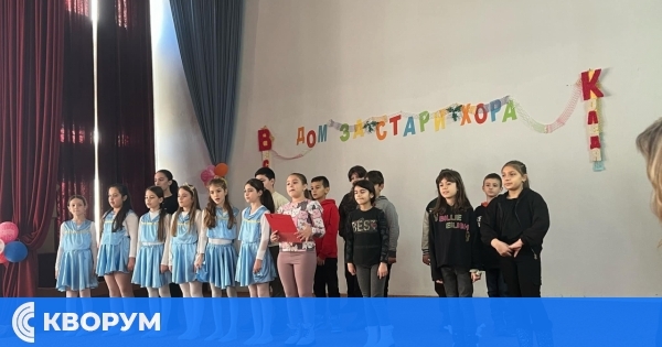 Учениците от СУ "Никола Й. Вапцаров" внесоха коледен дух в Дома за стари хора в Силистра