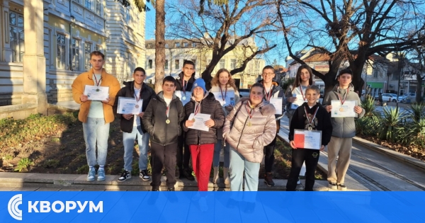 Ученици от ПМГ "Св. Климент Охридски" блеснаха в Коледното математическо състезание
