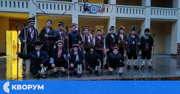 Коледарите от Сребърна благословиха селото за здраве и благополучие