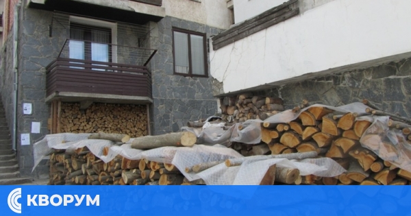 Горя пожар в жилищен блок в Силистра