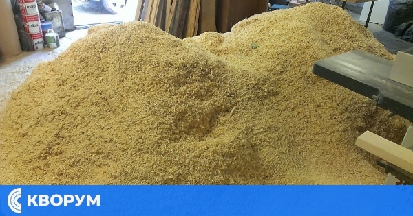 Пожар унищожи тон дървесни стърготини, спасени са сграда и машина в Ламбриново