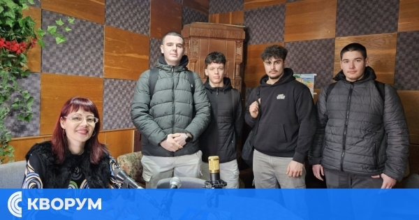 Ученици от ПЗГ "Добруджа" посетиха Общинско кабелно радио – Силистра