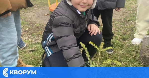 Децата от ДГ "Нарцис" засадиха дръвчета в подкрепа на природата
