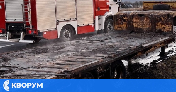 Пожар в движение: Товарен камион се запали край село Богорово