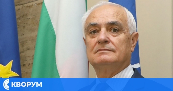 Министърът на отбраната: Една партия спира връщането на казармата