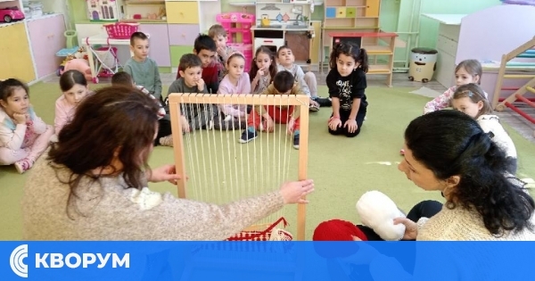"Игрите на баба" в ДГ "Иглика" – децата научиха как се тъче на стан