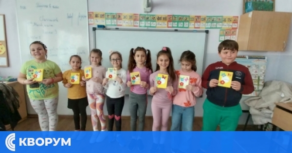 Ученици от Силистра създадоха картички за 8 март в арт ателие