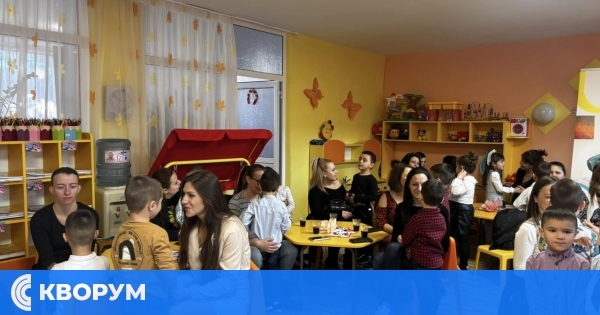 Децата от ДГ "Добруджа" – Силистра изненадаха майките си с ръчно изработени подаръци